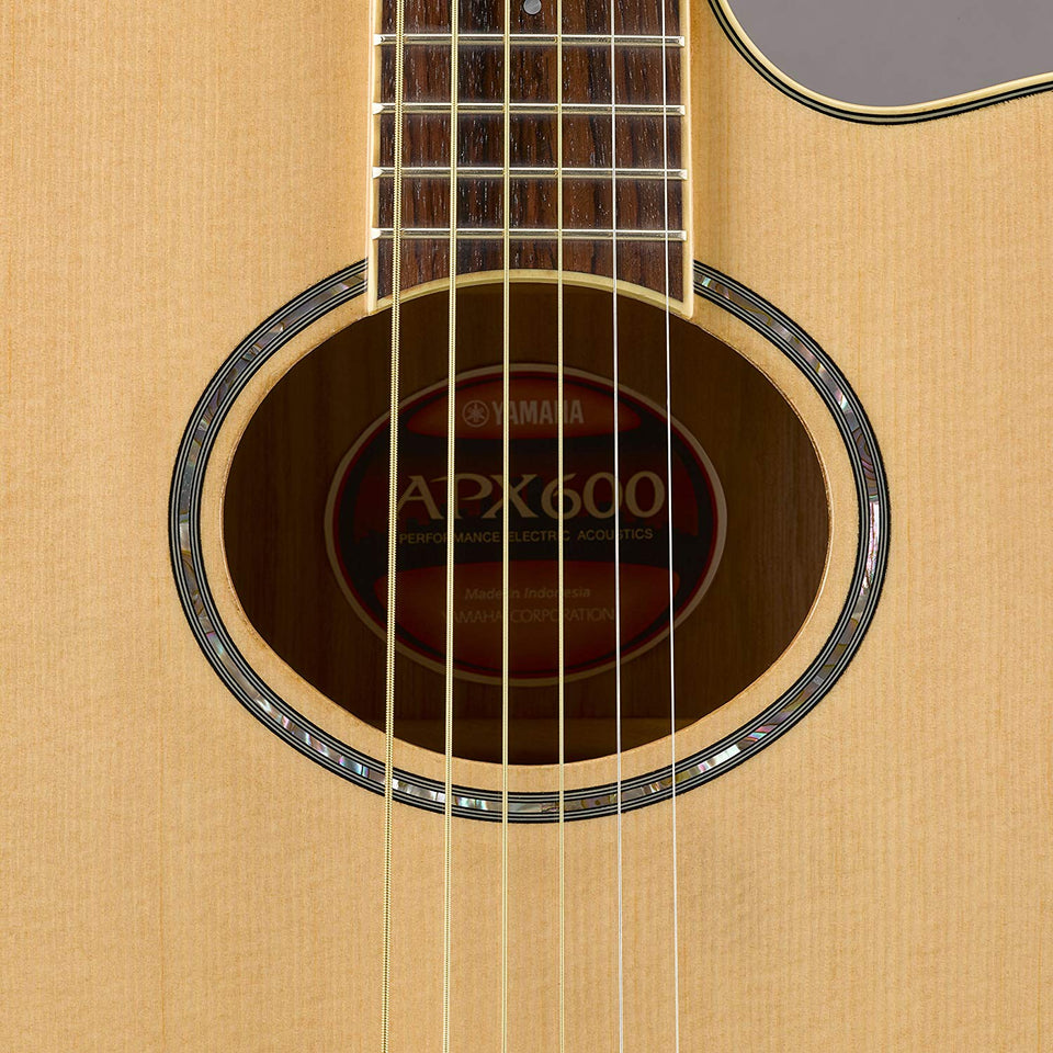 Yamaha APX600NT Cuerpo Delgado Guitarra Acoustic-Electric, Thin Body, color Natural